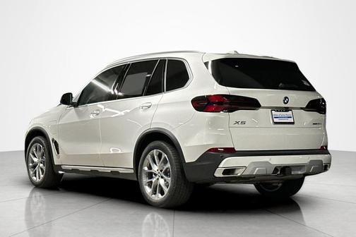 Alpine White 2026 BMW X5 PHEV xDrive50e