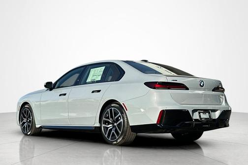 Brooklyn Grey Metallic 2026 BMW 740 xDrive