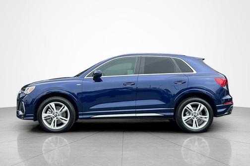 Navarra Blue Metallic 2022 Audi Q3 45 S line Premium Plus