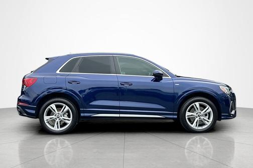 Navarra Blue Metallic 2022 Audi Q3 45 S line Premium Plus