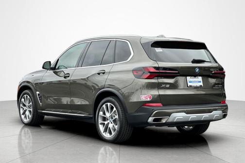 Manhattan Green Metallic 2024 BMW X5 PHEV xDrive50e