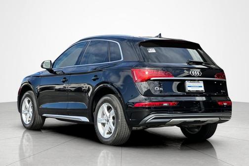 Brilliant Black 2022 Audi Q5 40 Premium