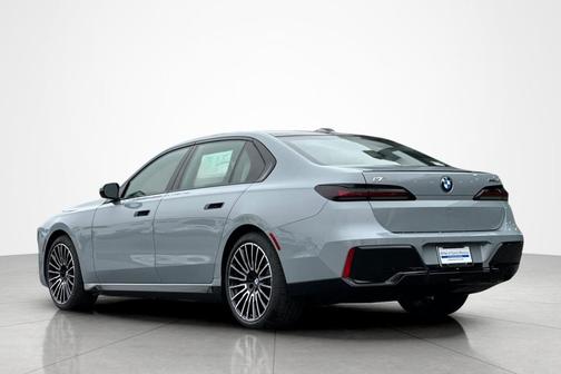 Brooklyn Grey Metallic 2026 BMW i7 eDrive50