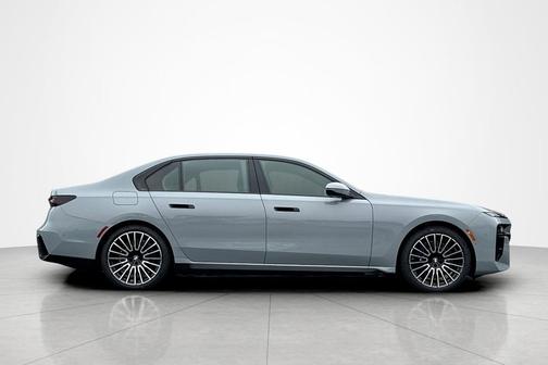 Brooklyn Grey Metallic 2026 BMW i7 eDrive50