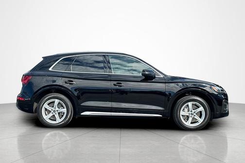Brilliant Black 2022 Audi Q5 40 Premium