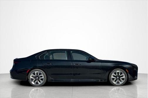 Black Sapphire Metallic 2026 BMW 750e 750e xDrive Plug-In Hybrid
