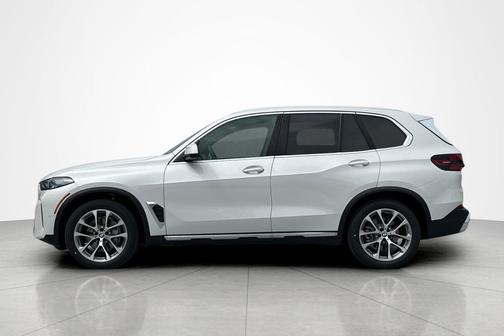 Mineral White Metallic 2026 BMW X5 xDrive40i
