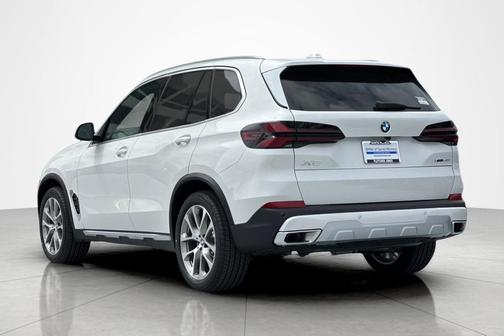 Mineral White Metallic 2026 BMW X5 xDrive40i