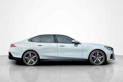 Brooklyn Grey Metallic 2026 BMW 530 530i