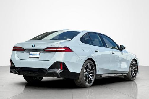 Brooklyn Grey Metallic 2026 BMW 530 530i