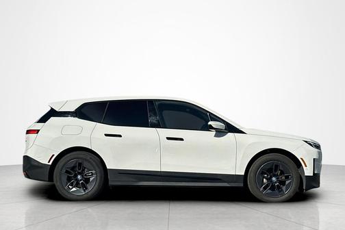 2025 BMW iX xDrive50