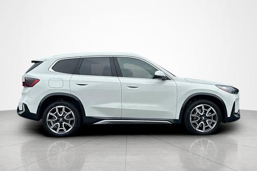 Alpine White 2026 BMW X1 xDrive28i