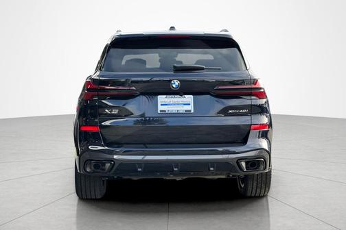 Carbon Black Metallic 2026 BMW X5 xDrive40i