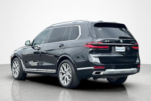 Black Sapphire Metallic 2026 BMW X7 xDrive40i