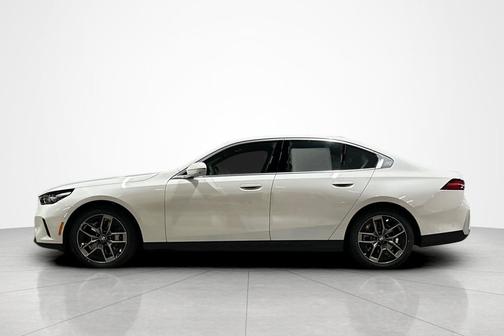 Alpine White 2027 BMW 530 i xDrive