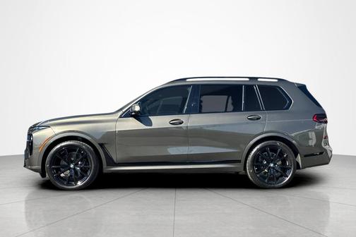 Manhattan Green Metallic 2026 BMW X7 xDrive40i