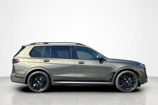 Manhattan Green Metallic 2026 BMW X7 xDrive40i