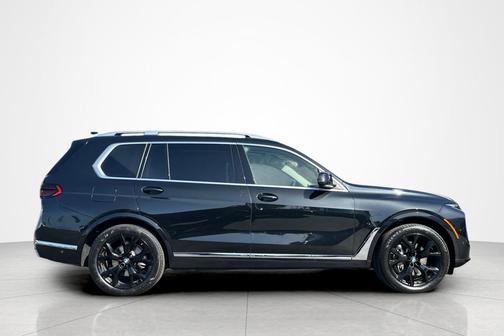 Black Sapphire Metallic 2025 BMW X7 xDrive40i
