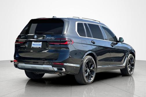 Black Sapphire Metallic 2025 BMW X7 xDrive40i