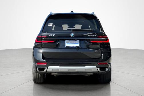 Black Sapphire Metallic 2025 BMW X7 xDrive40i