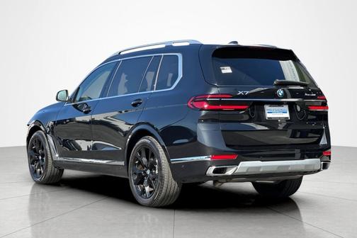 Black Sapphire Metallic 2025 BMW X7 xDrive40i