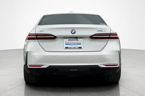 Mineral White Metallic 2026 BMW i5 eDrive40