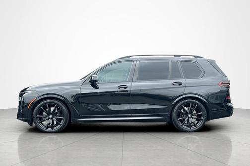 Black Sapphire Metallic 2024 BMW X7 xDrive40i