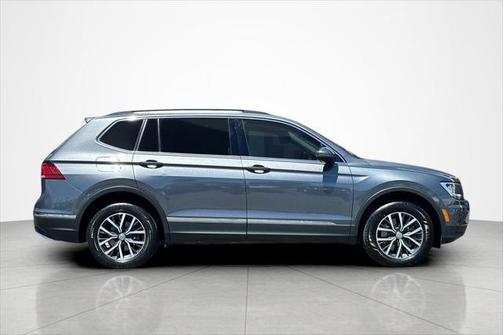 Platinum Gray Metallic 2020 Volkswagen Tiguan 2.0T SE FWD