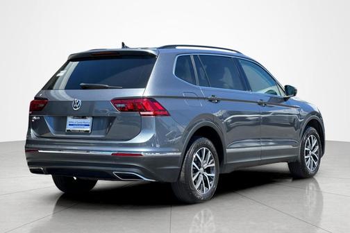 Platinum Gray Metallic 2020 Volkswagen Tiguan 2.0T SE