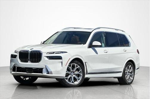 Alpine White 2023 BMW X7 xDrive40i Sports Activity Vehicle