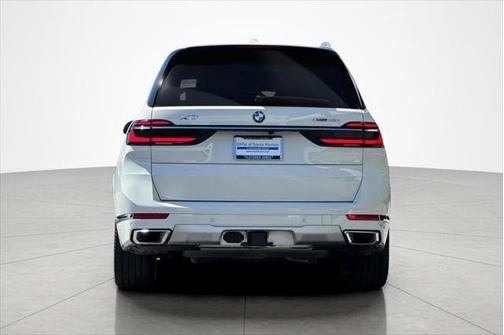 Alpine White 2023 BMW X7 xDrive40i Sports Activity Vehicle
