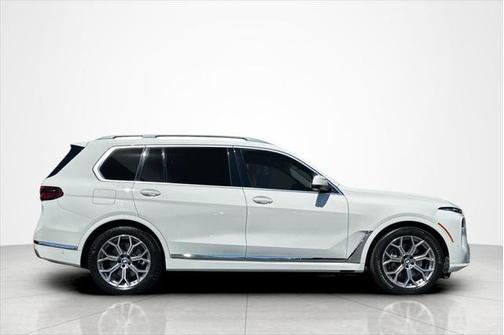Alpine White 2023 BMW X7 xDrive40i Sports Activity Vehicle