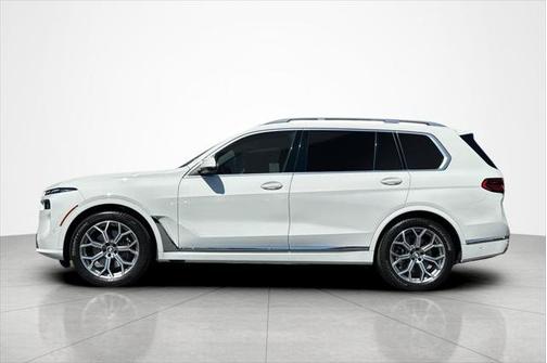 Alpine White 2023 BMW X7 xDrive40i Sports Activity Vehicle