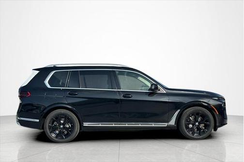 Black Sapphire Metallic 2026 BMW X7 xDrive40i Sports Activity Vehicle