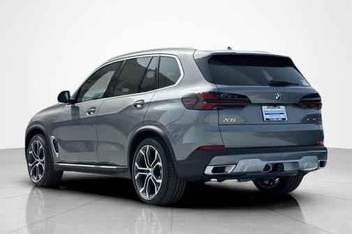 Skyscraper Grey Metallic 2026 BMW X5 sDrive40i