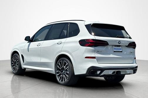 Alpine White 2026 BMW X5 PHEV xDrive50e