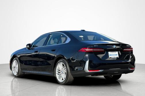 2025 BMW 530 530i xDrive Sedan