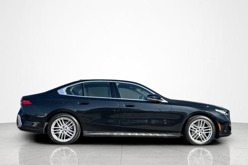 2025 BMW 530 530i xDrive Sedan