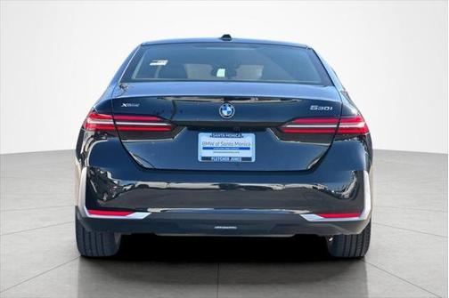 2025 BMW 530 530i xDrive Sedan