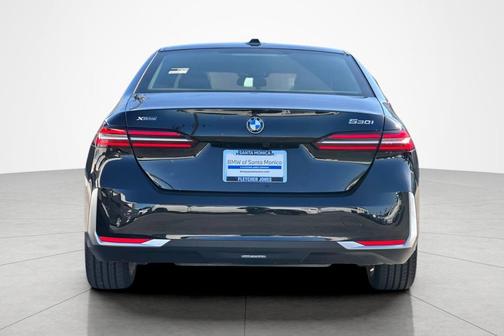 2025 BMW 530 530i xDrive Sedan