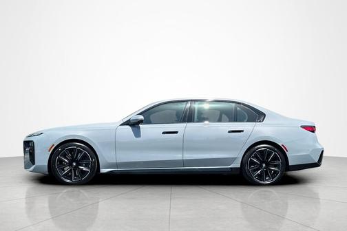 Brooklyn Grey Metallic 2023 BMW 740 i