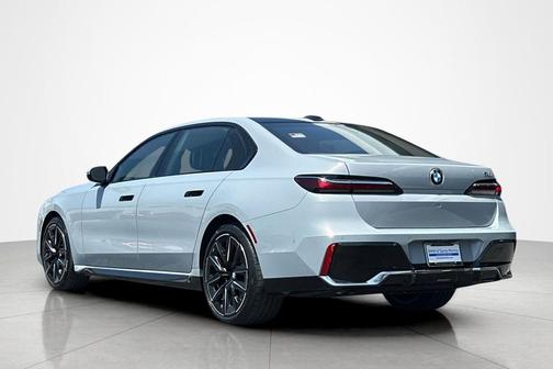 Brooklyn Grey Metallic 2023 BMW 740 i