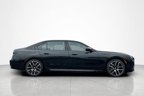 Black Sapphire Metallic 2024 BMW 740 740i
