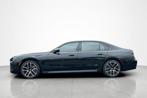 Black Sapphire Metallic 2024 BMW 740 740i
