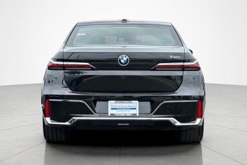 Black Sapphire Metallic 2024 BMW 740 740i