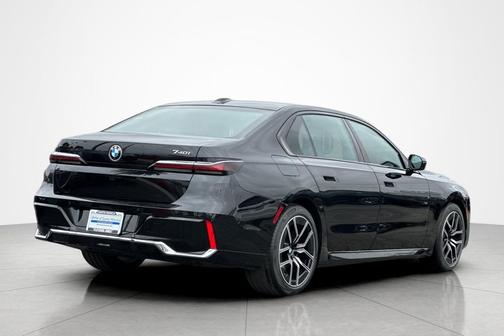 Black Sapphire Metallic 2024 BMW 740 740i