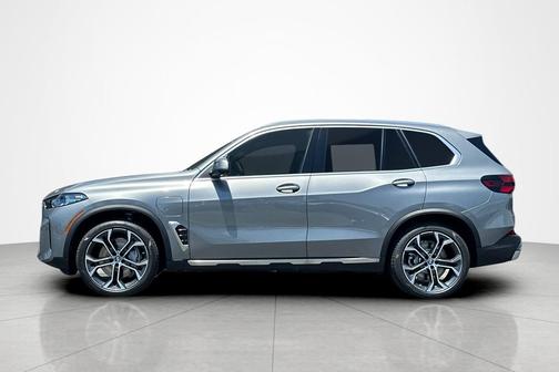 Skyscraper Grey Metallic 2026 BMW X5 PHEV xDrive50e