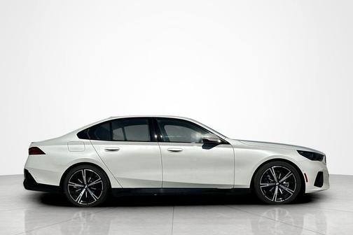 Mineral White Metallic 2026 BMW 530 530i