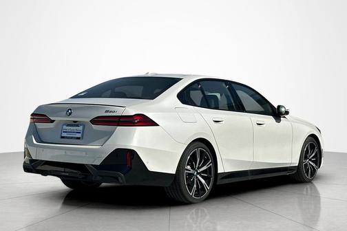 Mineral White Metallic 2026 BMW 530 530i
