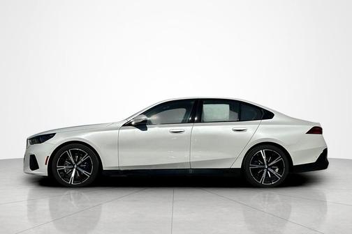 Mineral White Metallic 2026 BMW 530 530i